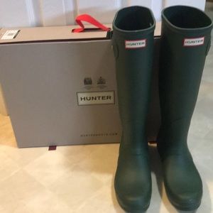 EUC hunter boots Hunter Green with Box!